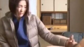 美人妻が爺の命令に逆らえず、強制的に性的行為に巻き込まれ、敗北感からアクメに至る