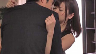 夫忘れの未亡人が強引に寝取られる