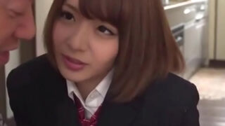 妹の友達にパンチラ誘われ、ドスケベセックス