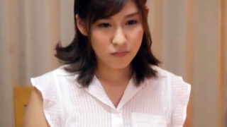 爆乳の姉が下着モデルとして働くが、嫉妬した弟の仕掛けにかかり、セックスで拘束される。