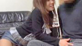 友人と彼女と3人で宅飲み、酔い潰れた友人を帰らせて彼女がこっそり私の性器を手コキした