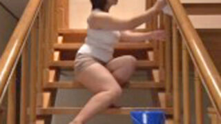 住み込み家政婦の無防備なパンチラに欲情し、SEXを迫るボンクラ息子