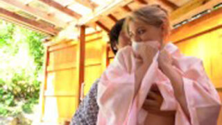 外国人女将が肉体で常連客を接待