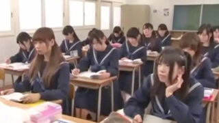 JKが激ピスしながら真剣に授業に臨む世界