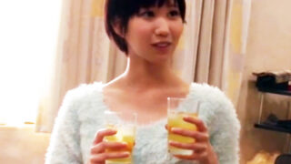 麻雀店で働くショートカットの女子大生をナンパしてハメ撮り