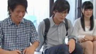 素人女子がマジックミラー号で彼氏を外待ちさせ、生中出し撮影