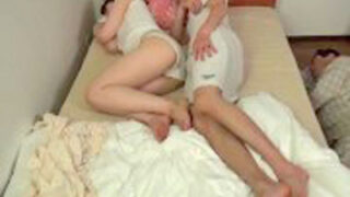 魅力的なママが一人暮らしの家へ来て、息子が過ちを犯す