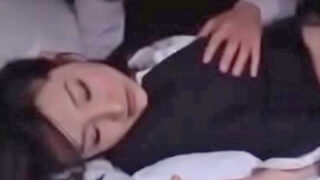 酔った巨乳OLを拾ったタクシー運転手が、送ってきた狼に寝取られ、関係を持つ。