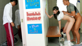 風紀委員が自ら乱し、こっそり声我慢のドキドキSEX