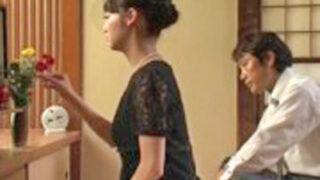 喪服の女を緊縛・宙吊り・中出し