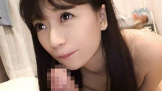 スレンダー美女が欲求不満で激しい性行為に没頭。