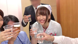 病院での飲み会中に撮影された中出し乱交映像