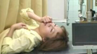 イタズラ生中出しされるJK