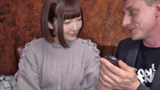 ドイツへ向かった美少女が巨根のゲルマン男優と激しい肉体関係を持つ。