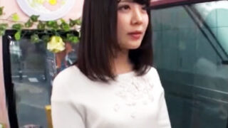 激カワ女子大生が素股に挑戦し、激ハメされて涙