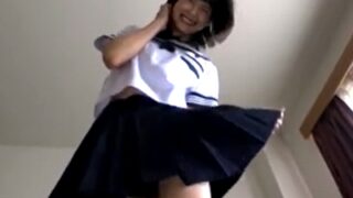 白い肌のロリ美少女にマイクロビキニを着せて痙攣させてセックス