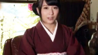 温泉旅館の若女将がこっそり修学旅行生を救う