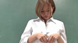 美爆乳女教師が用務員と濃厚中出し。