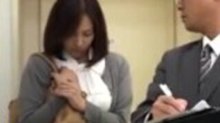 強制的に性行為に耐える、喘ぎ声が出せない場所で悶える人妻OL。