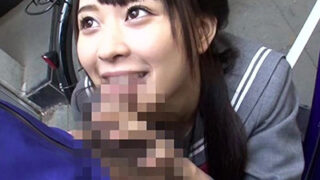 駐輪場で制服少女にチ〇コを咥えられ二回射精される
