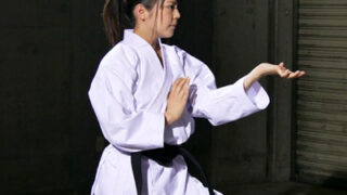 2段空手家女子大生が集団痴漢に屈服