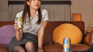 終電が無いので彼女を誘って自宅に呼び、待たせたまま中出しするセックス。