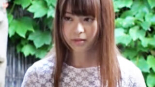 久しぶりに再会した姪と蒸し暑い部屋で汗だくの近親官能シーン