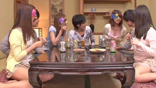 女子大生と合コンし、乱交に発展して生ハメ中出し