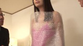 等身大フィギュアに似た人物をハメ倒すオタクたち。