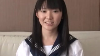 制服姿の素朴少女がチンポで激しく性交する濃厚セックス