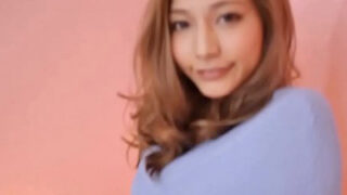 容姿端麗なギャルが、卑猥なマンコにチンポを奥まで咥え込むドスケベセックス。