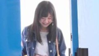 清楚で可愛い美少女がMM号に乗車し、知らない男性と即座に性行為。
