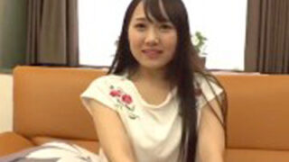 赤面女子が札束で誘惑し、初めて出会った童貞くんとの初セックス
