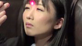 催眠術で女子アナが肉棒を咥え、生ハメされる。