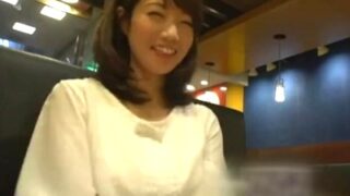 27歳の専業主婦・若妻がSEX前にオマンコ濡れ