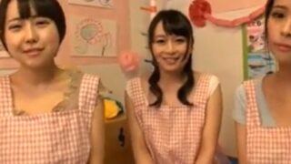 エッチな保母さん3名が幼稚園でトリプルフェラする。