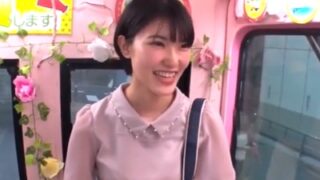 我慢できずに漏らし、赤面しながら大量の精子に驚くアイドル顔のJD。