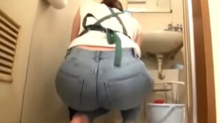 デカ尻家政婦がハミケツでムラムラ抑えきれず押し倒しパコ