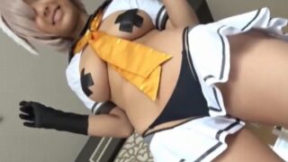 褐色肌のエチエチボディの神レイヤーがオチンポ大好きでオフパコ！