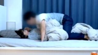 素人男女の初セックスが大股開きで喘ぎ、盗撮される瞬間をまとめる。