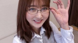 メガネOLがパンスト美脚で雌の匂いを漂わせ調教プレイ