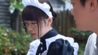メガネの従順ロリメイドが脱ぎ切り主人のために完全奉仕。