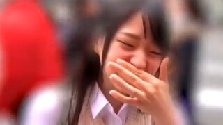 SNSで釣られたギャルが登場し、金と映えのために何でもするロリJKをハメ倒す