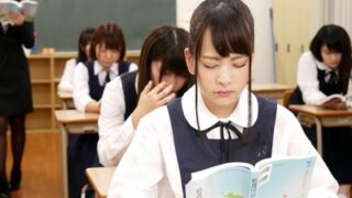 いつでも精子が降り注ぐJKの授業中