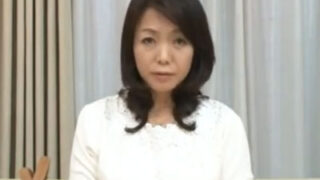 数年ぶりの欲求不満熟女が、中出しで完全に堕ちてアクメを迎える。