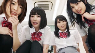 クラスで一番かわいいグループの女子たちに罵られながらチンポをイジられ、M男が昇天。