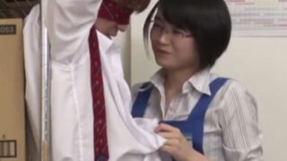 眼鏡のコンビニ店員お姉さんに縛られ逆ハメ、即射精