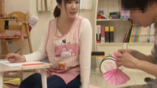 性欲に身を任せた保育士のお姉さんが園内でハメる