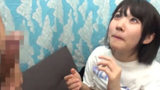 清純ロリ美少女、頼まれても断れずフェラ抜き