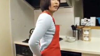 デカ尻の可愛い家政婦に欲情し、ソファーに押し倒して中出しレイプ。